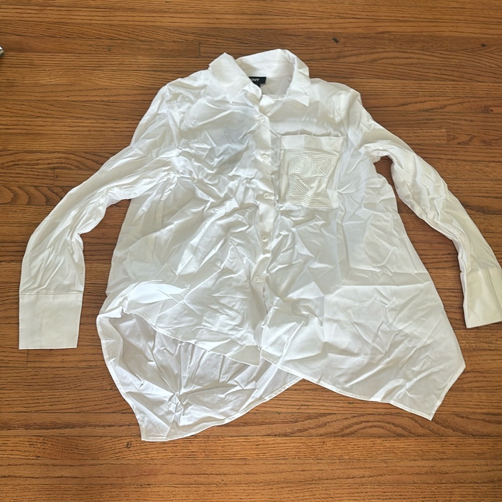 DKNY WHITE BUTTON UP